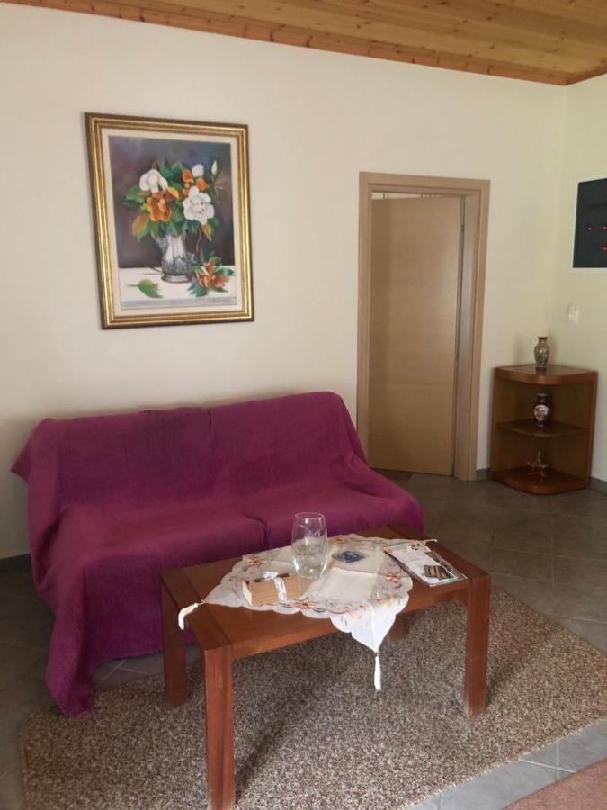 Chrysa'S House Apartment Айгио Екстериор снимка