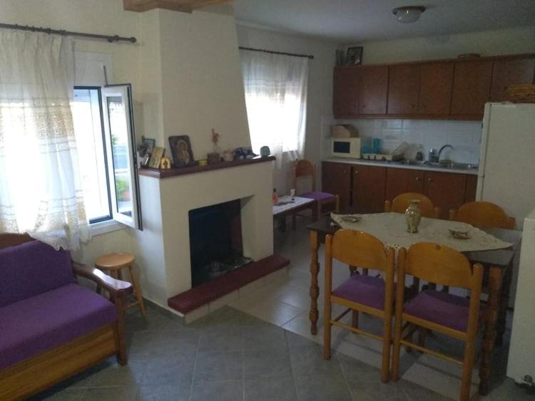 Chrysa'S House Apartment Айгио Екстериор снимка