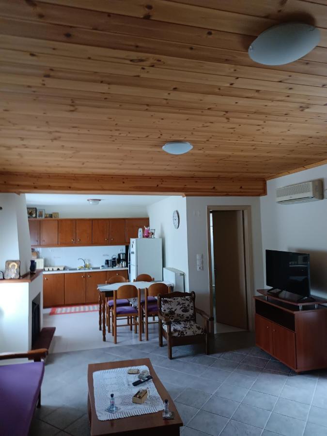 Chrysa'S House Apartment Айгио Екстериор снимка